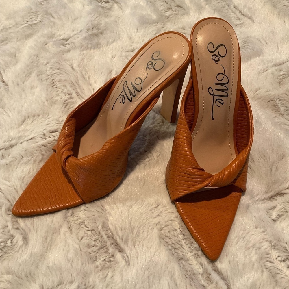 So Me Pointed Toe Heeled Mules Size 7